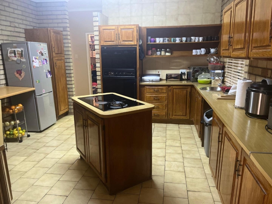 5 Bedroom Property for Sale in Potchefstroom South North West